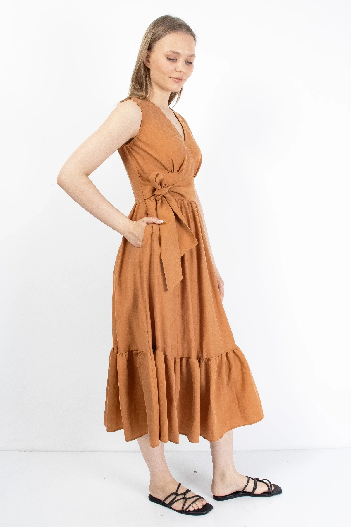 Tarçın Renkli Kemerli Kruvaze Kadın Midi Elbise