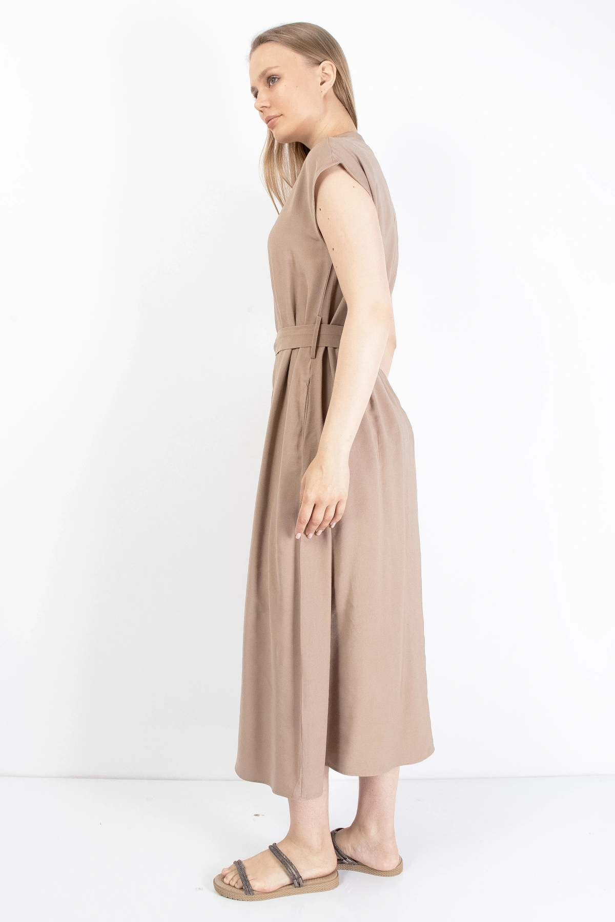 Şık Bej Kemerli Kadın Midi Elbise