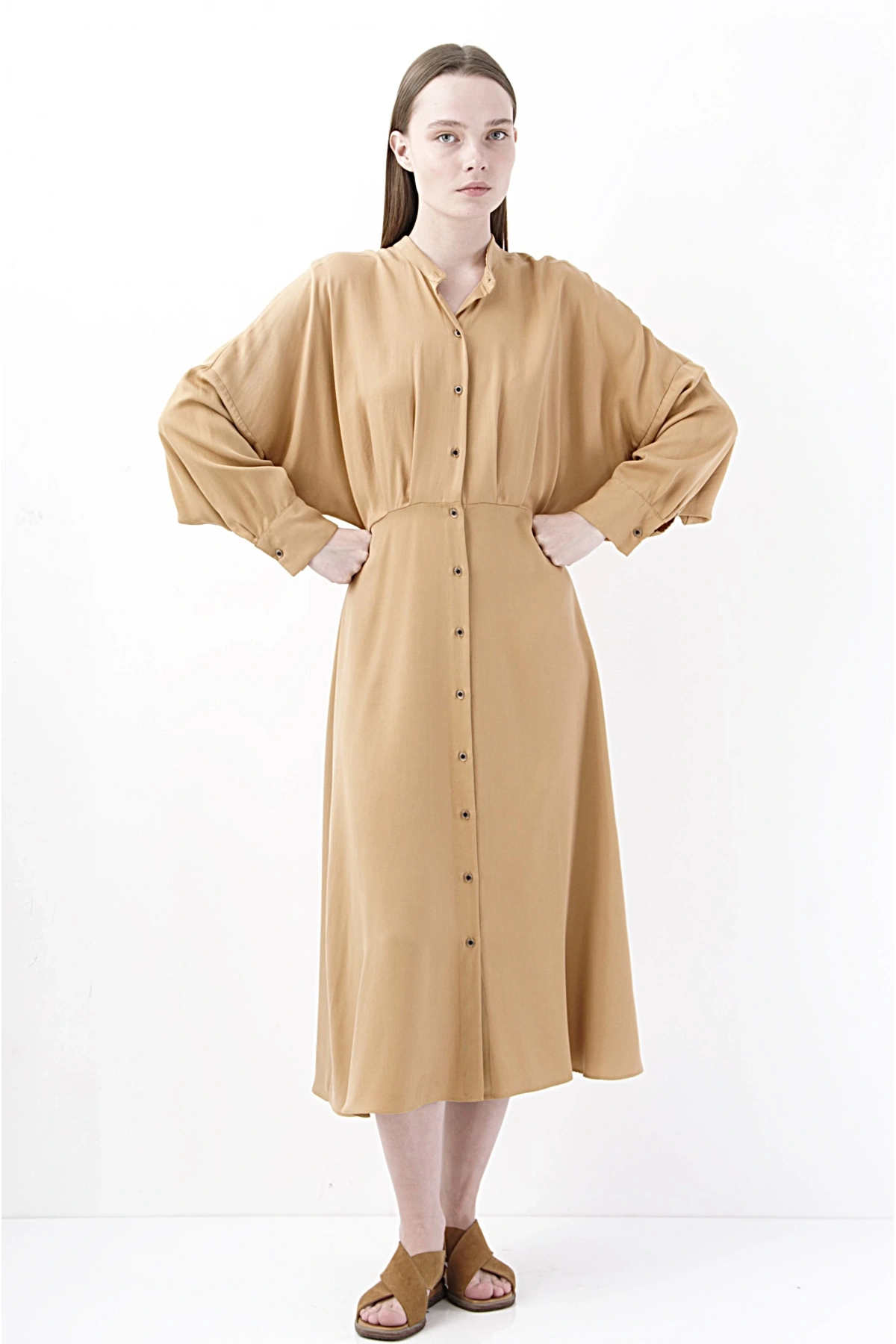 Şık Kahverengi Uzun Düğmeli Viskon Midi Kadın Elbise