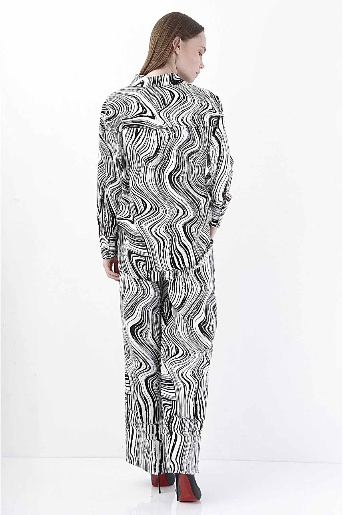 Siyah Beyaz Dalga Desenli Şık Alt Üst Takım