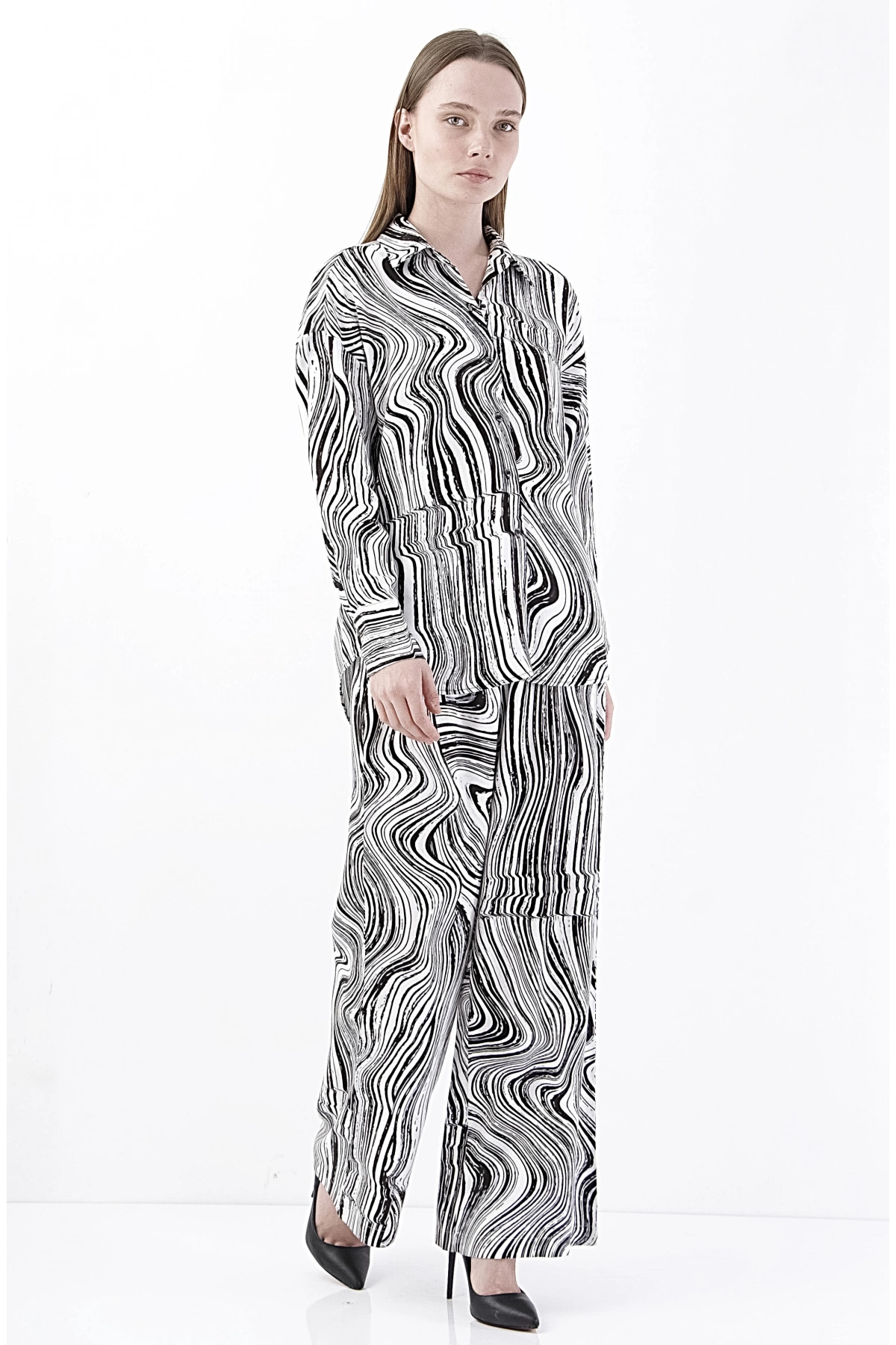 Siyah Beyaz Dalga Desenli Şık Alt Üst Takım