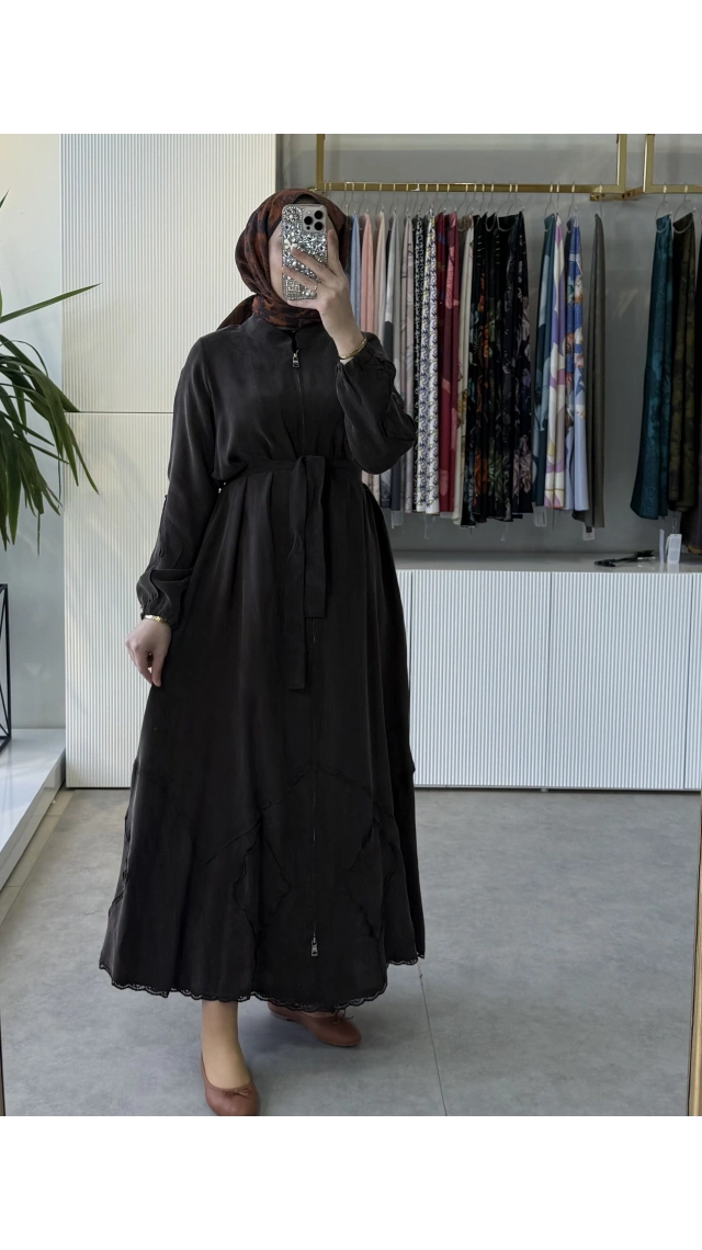 MissWhence 39500 Ters Dikiş Detaylı İpek Ferace Kahverengi