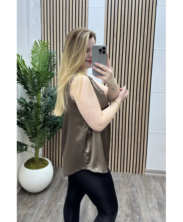 Güpür Detaylı Saten Bluz - KAHVERENGİ