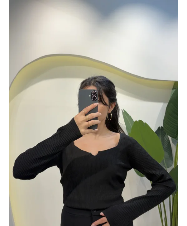 Kesik Yaka Triko Bluz - Siyah