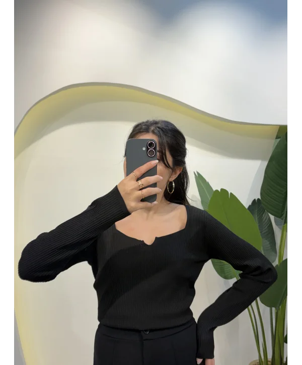 Kesik Yaka Triko Bluz - Siyah