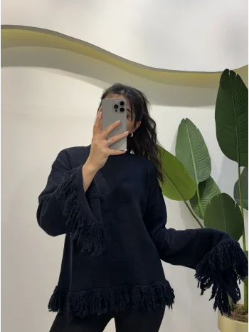 Püskül Detaylı Kazak - Siyah