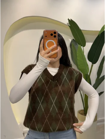 V Yaka Baklava Desen Süveter - Kahverengi