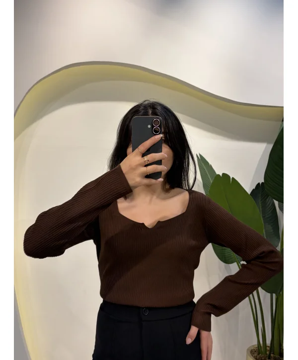 Kesik Yaka Triko Bluz - Kahverengi