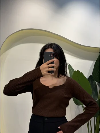 Kesik Yaka Triko Bluz - Kahverengi