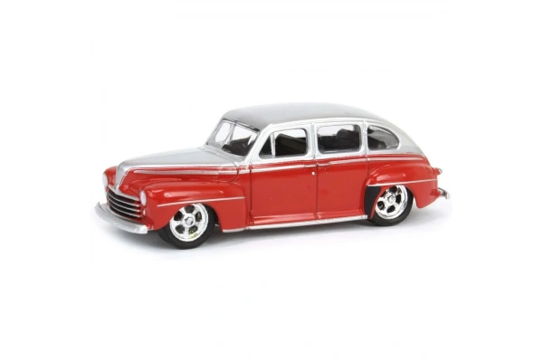 Greenlight 1/64 1947 Ford Fordor Super Deluxe