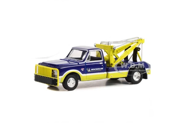 Greenlight 1:64 1967 Chevrolet C-30 Dually Wrecker Michelin