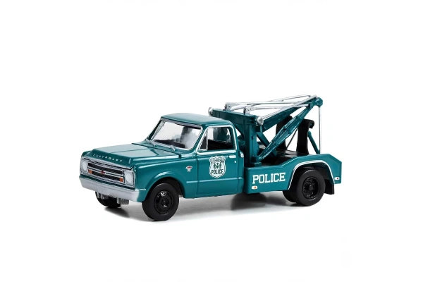 Greenlight 1/64 1967 Chevrolet C-30 Dually Wrecker New York