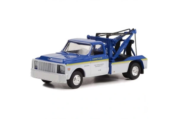 Greenlight 1:64 1972 Chevrolet C-30 Dually Wrecker