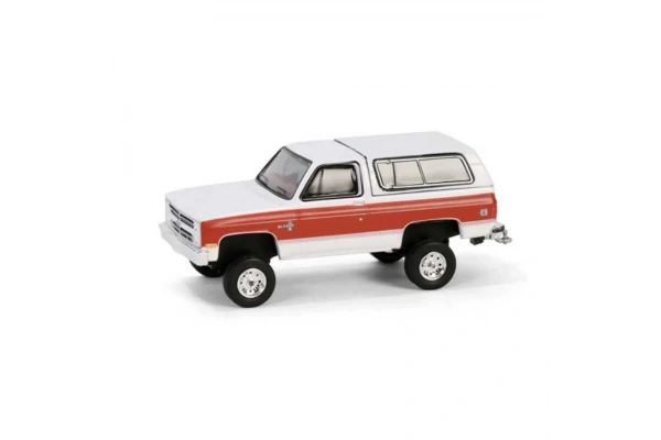 Greenlight 1/64 All-Terrain Series 16- 1984 Chevrolet K5 Blazer Silverado