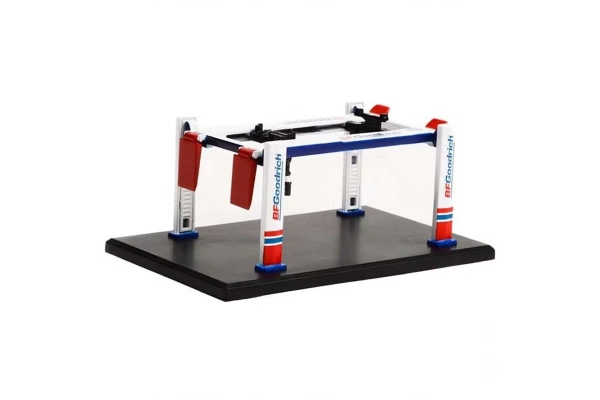 Greenlight 1:64 Four Post Lifts Series 4 - BFGoodrich