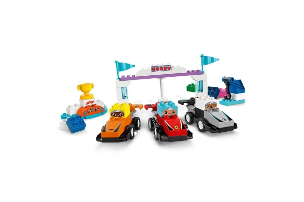 LEGO DUPLO Kasabası F1 Takımı Yarış Arabaları ve Sürücüler 10445