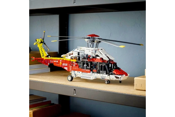 LEGO Technic Airbus H175 Kurtarma Helikopteri 42145