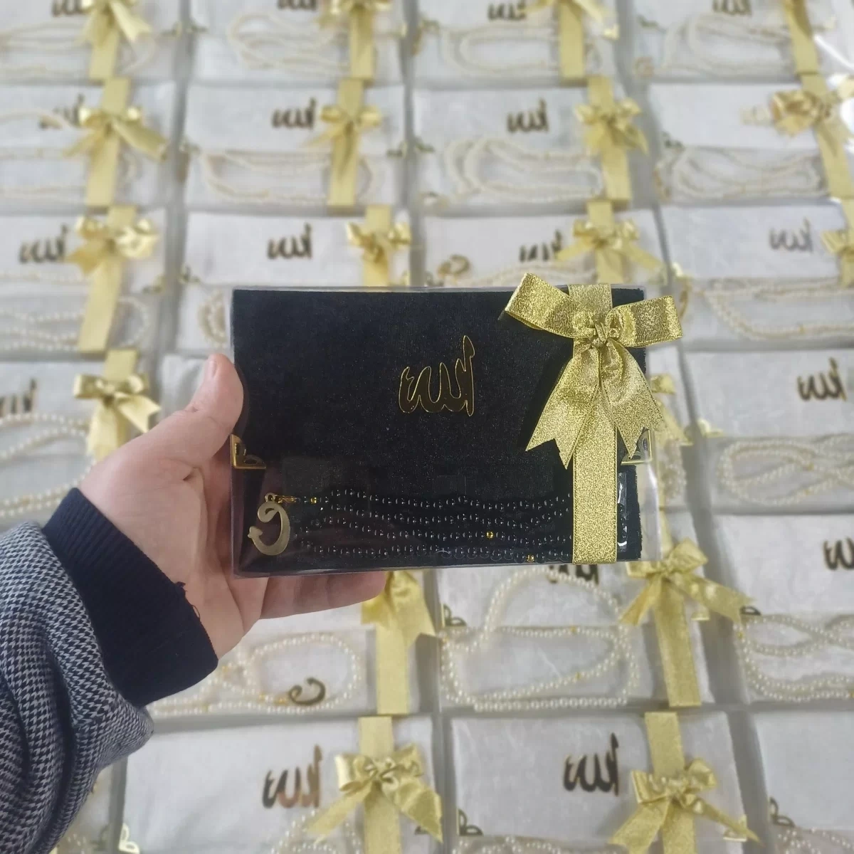 Asetat Kutuda Kadife Kumaş Kaplı Çanta İçerisinde İnci Tesbihli Siyah Renkli Kadife Yasin Kitabı Seti