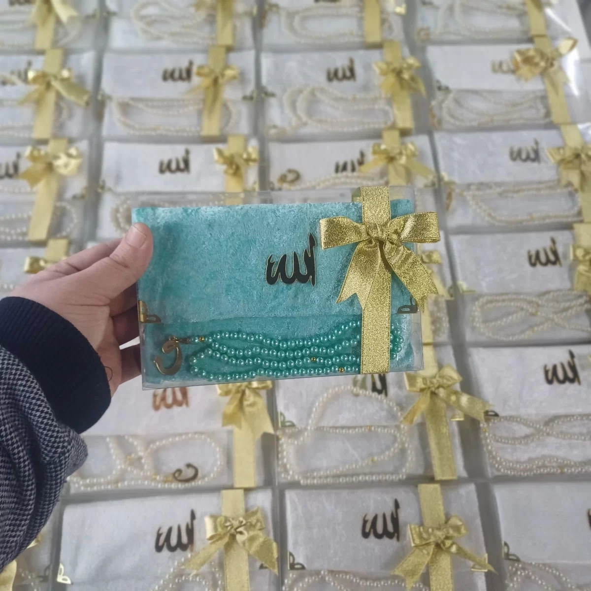 Asetat Kutuda Kadife Kumaş Kaplı Çanta İçerisinde İnci Tesbihli Su Yeşili Renkli Kadife Yasin Kitabı Seti