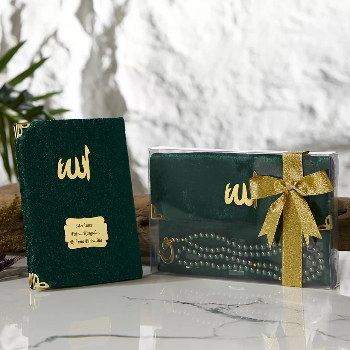 Asetat Kutuda Kadife Kumaş Kaplı Çanta İçerisinde İnci Tesbihli Zümrüt Renkli Kadife Yasin Kitabı Seti
