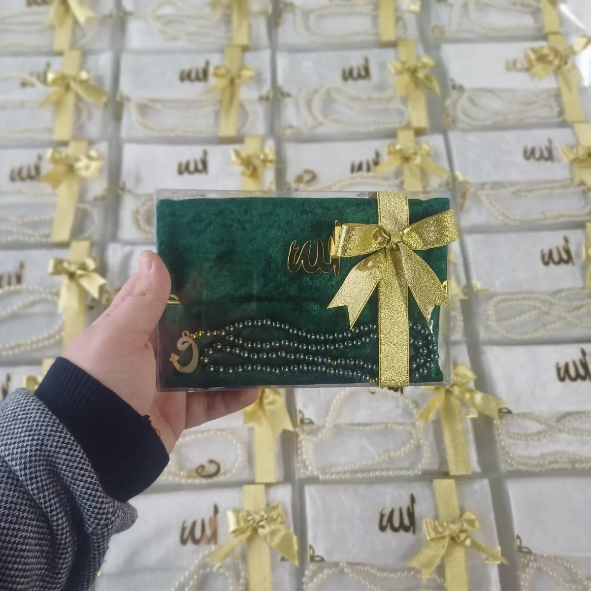 Asetat Kutuda Kadife Kumaş Kaplı Çanta İçerisinde İnci Tesbihli Zümrüt Renkli Kadife Yasin Kitabı Seti