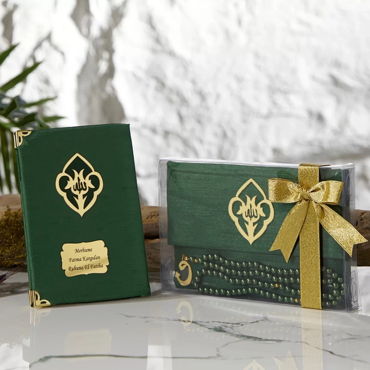 Asetat Kutulu Şantuk Kumaş Kaplı Çanta İçerisinde İnci Tesbihli Zümrüt Renkli Şantuk Yasin Kitabı Seti