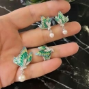 Yeşil Mineli İncili Kelebek Küpe