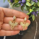 Arkadan Geçmeli Kanat Çküpe