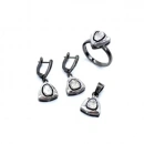 Ham Elmas Taşlı Üçgen Formlu Yüzük