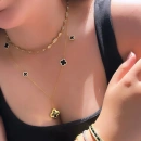 Taşlı Siyah Yonca Kolye