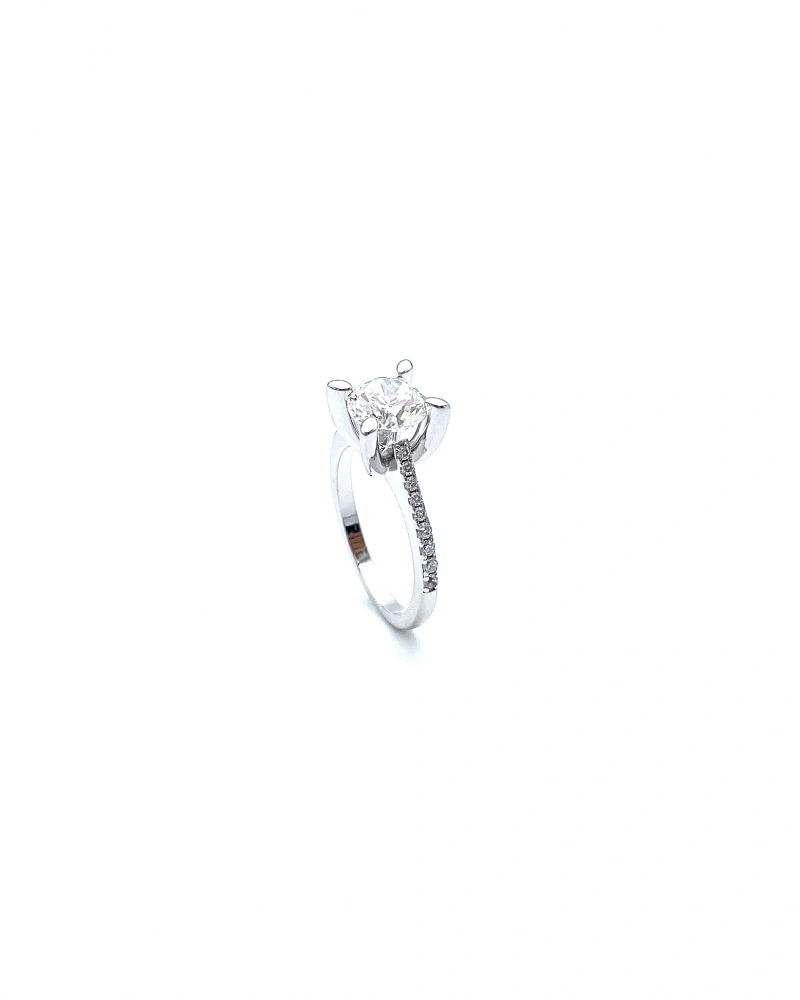 Mozanit 0,9ct 4 Badem Tırnak Yanları Taşlı Tektaş Yüzük