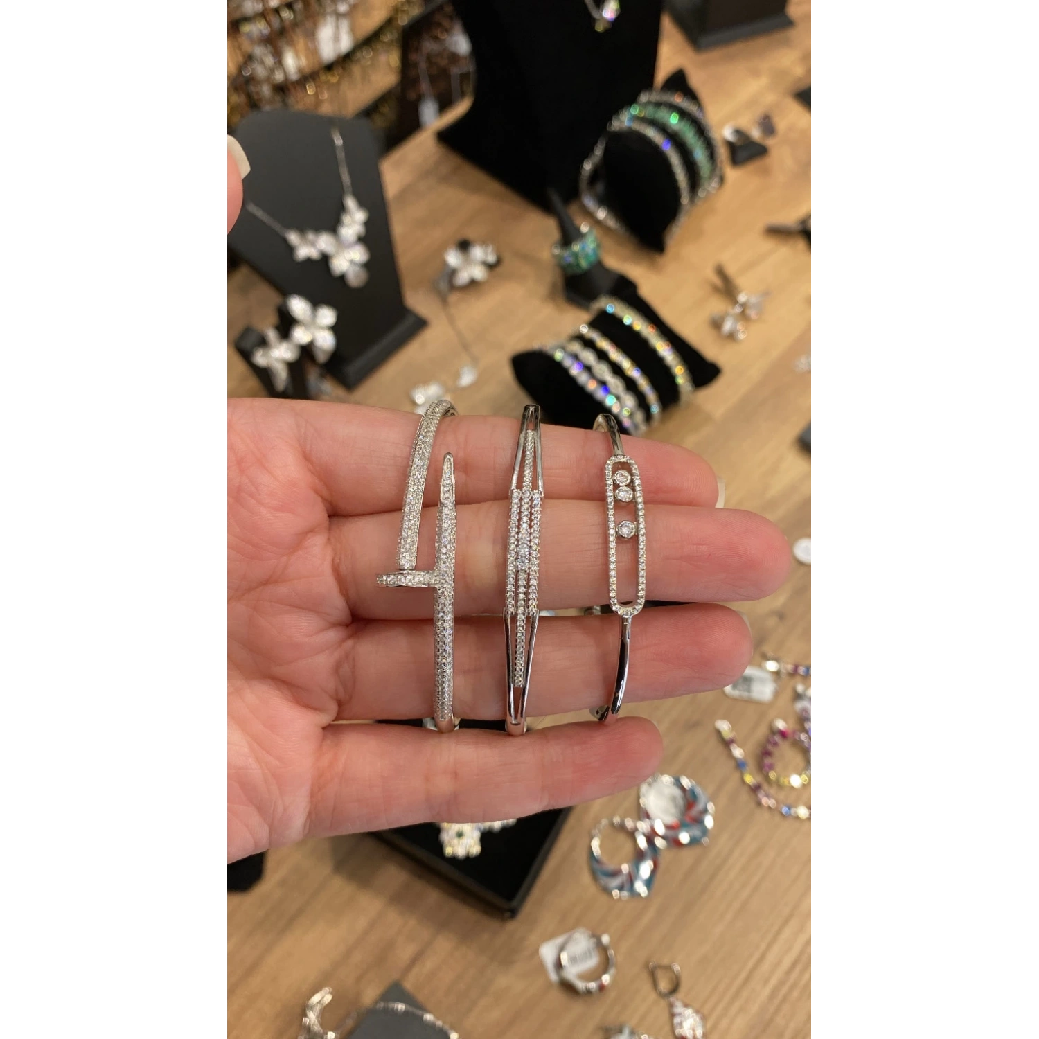 3 Sıra Taşlı Tria Kelepçe