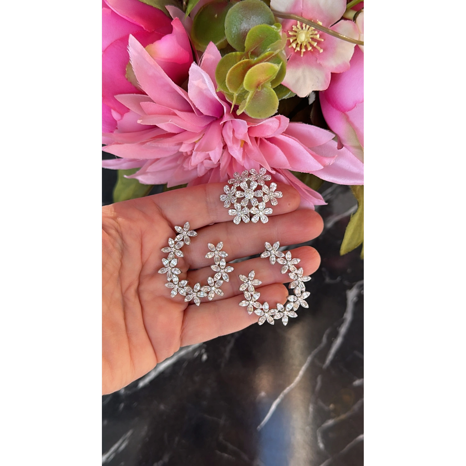 Baget Çiçek Virgül Küpe