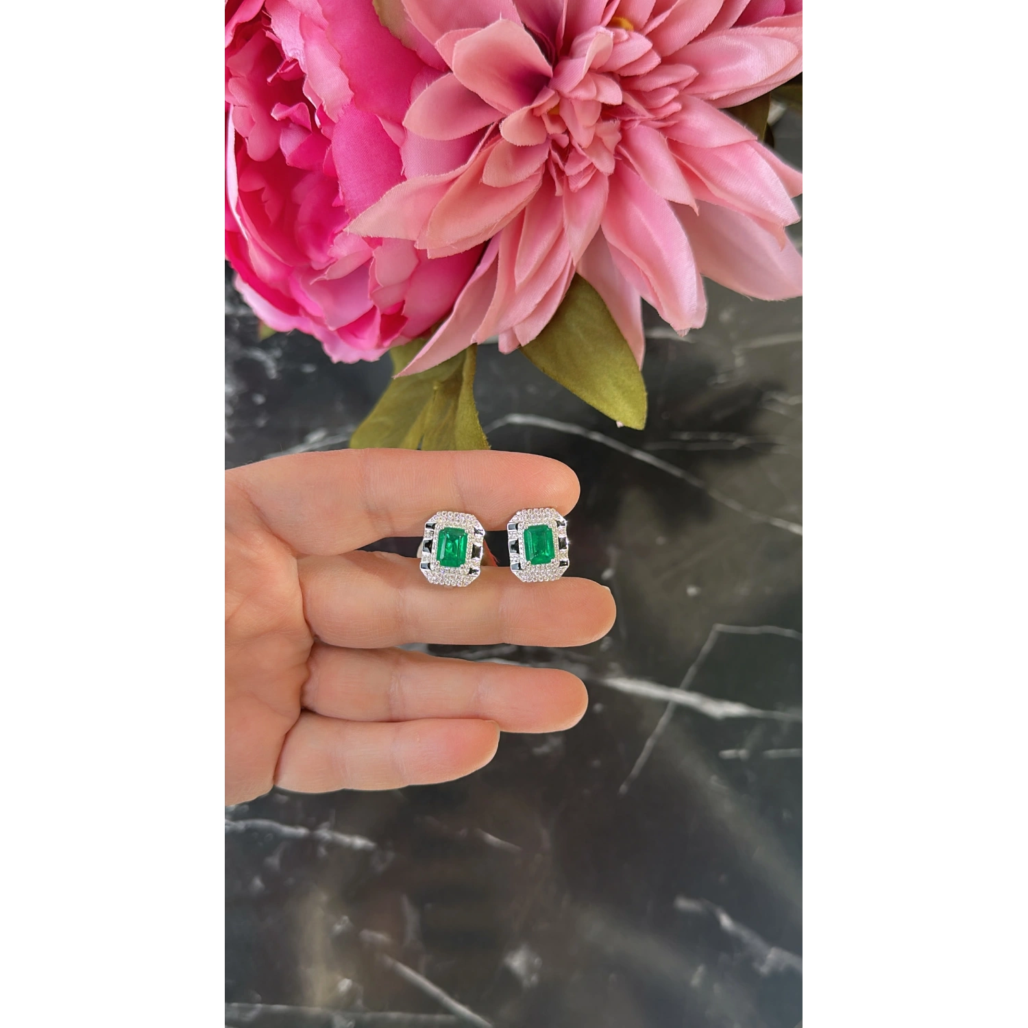 Zümrüt Paraiba Button Küpe