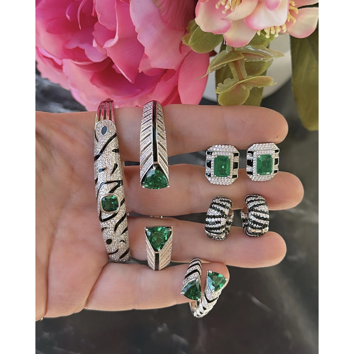 Zümrüt Paraiba Button Küpe