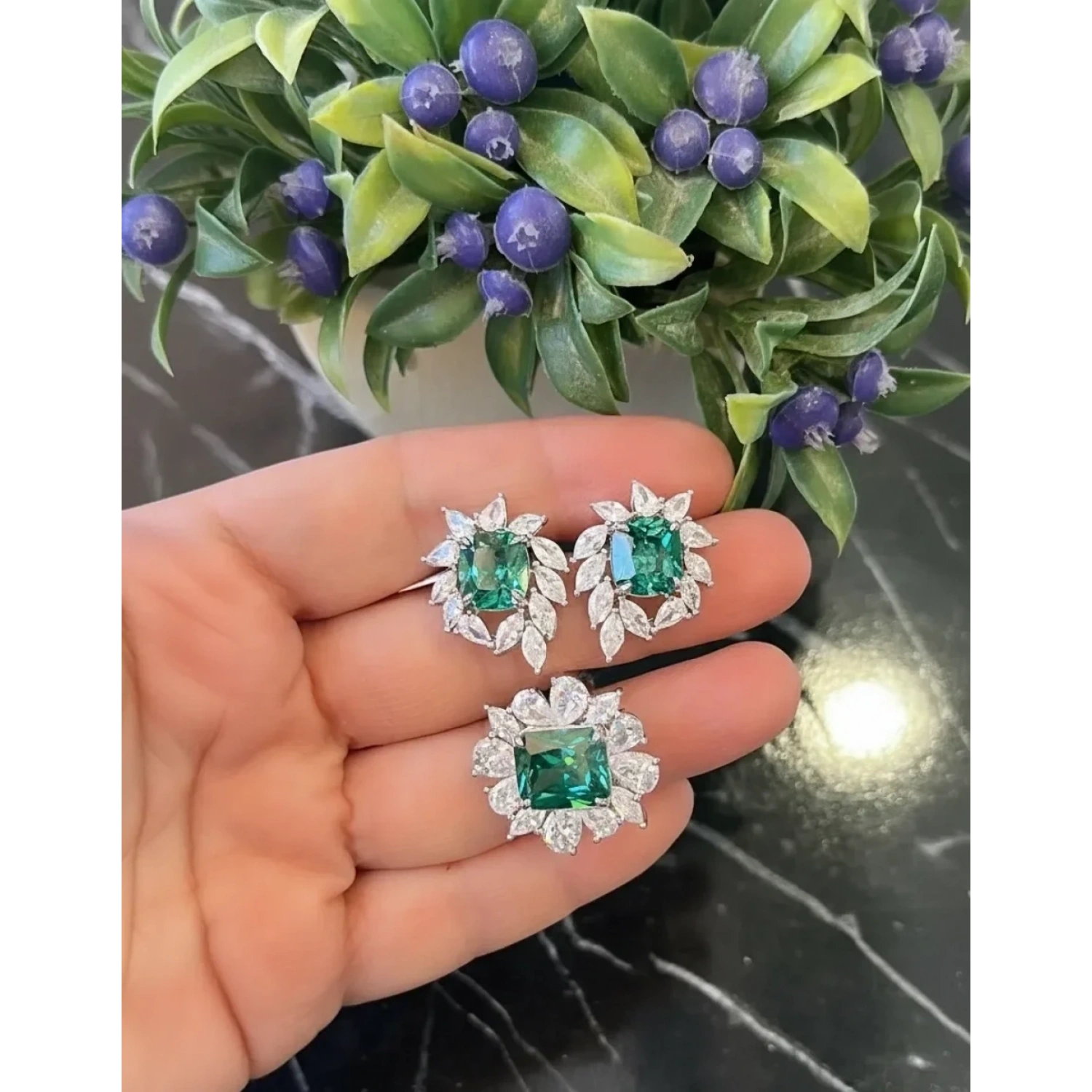 Zümrüt Flame Küpe