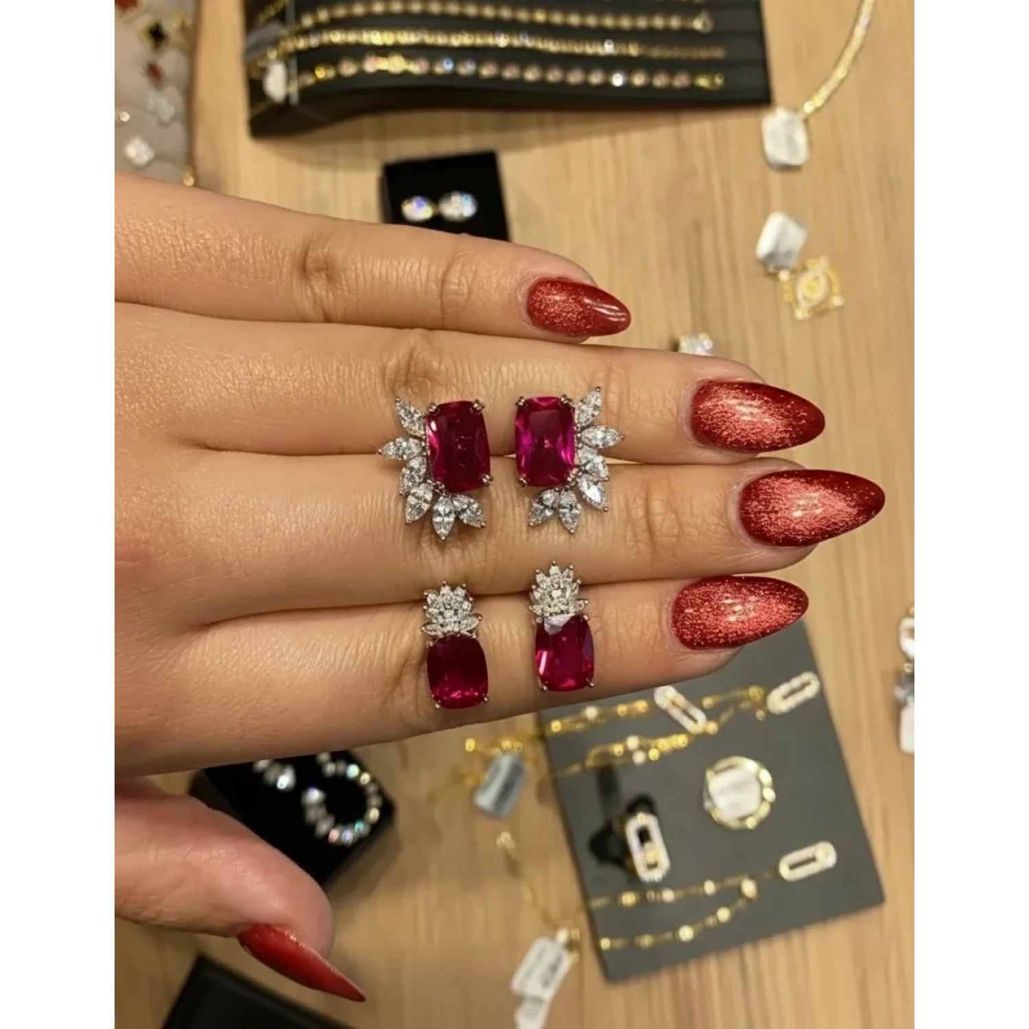 Ruby Di Markiz Yaprak Küpe