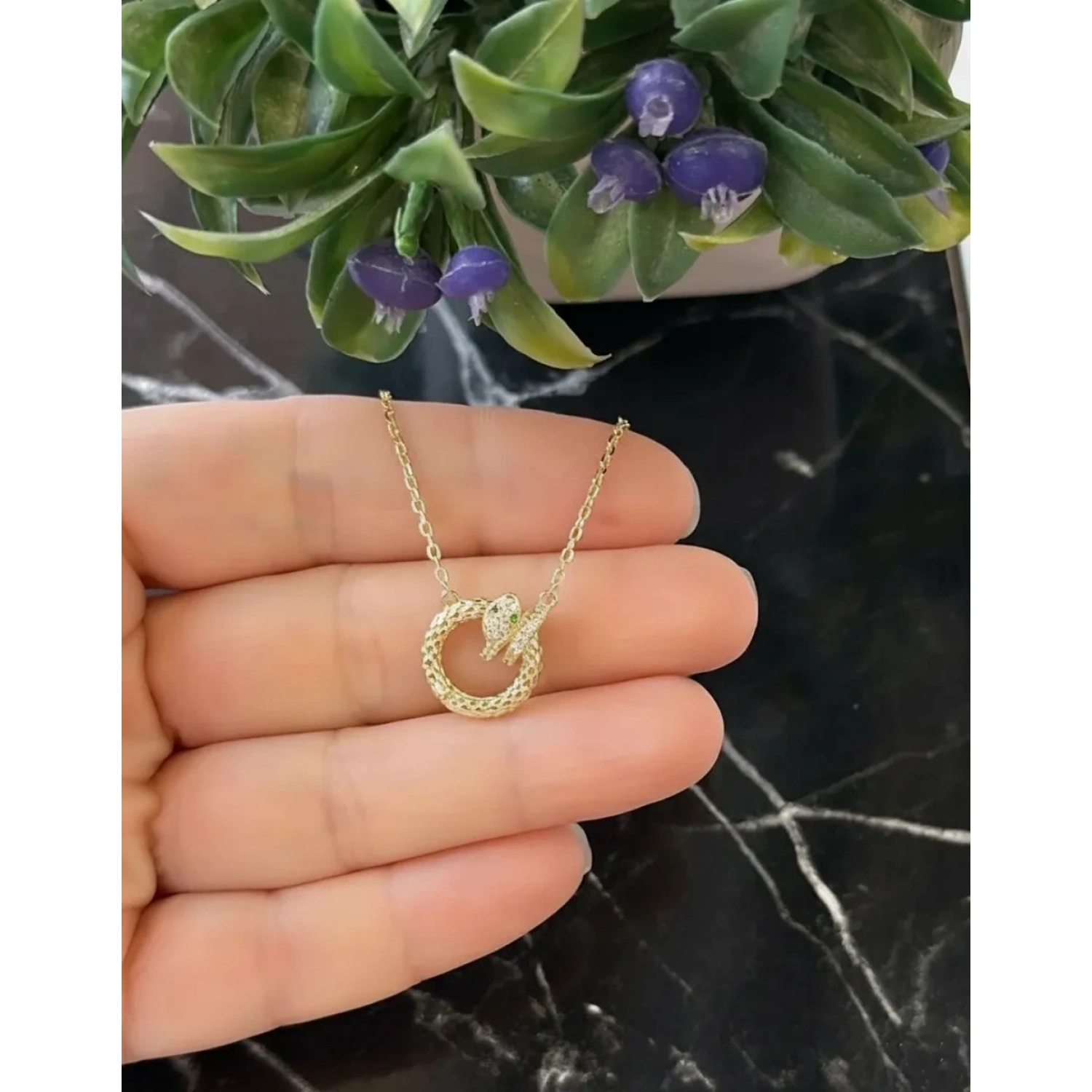 Halkaya Sarılı Yılan Kolye