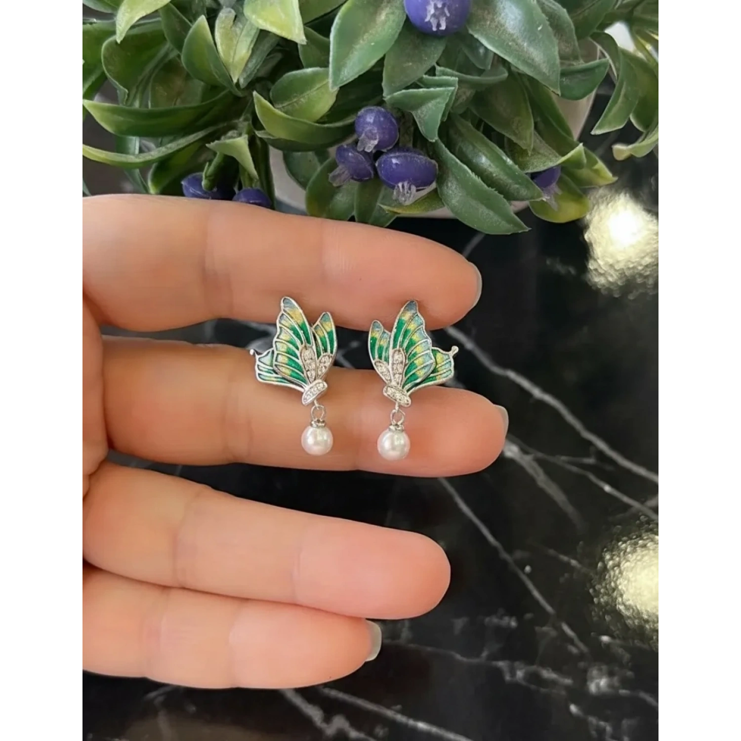 Yeşil Mineli İncili Kelebek Küpe