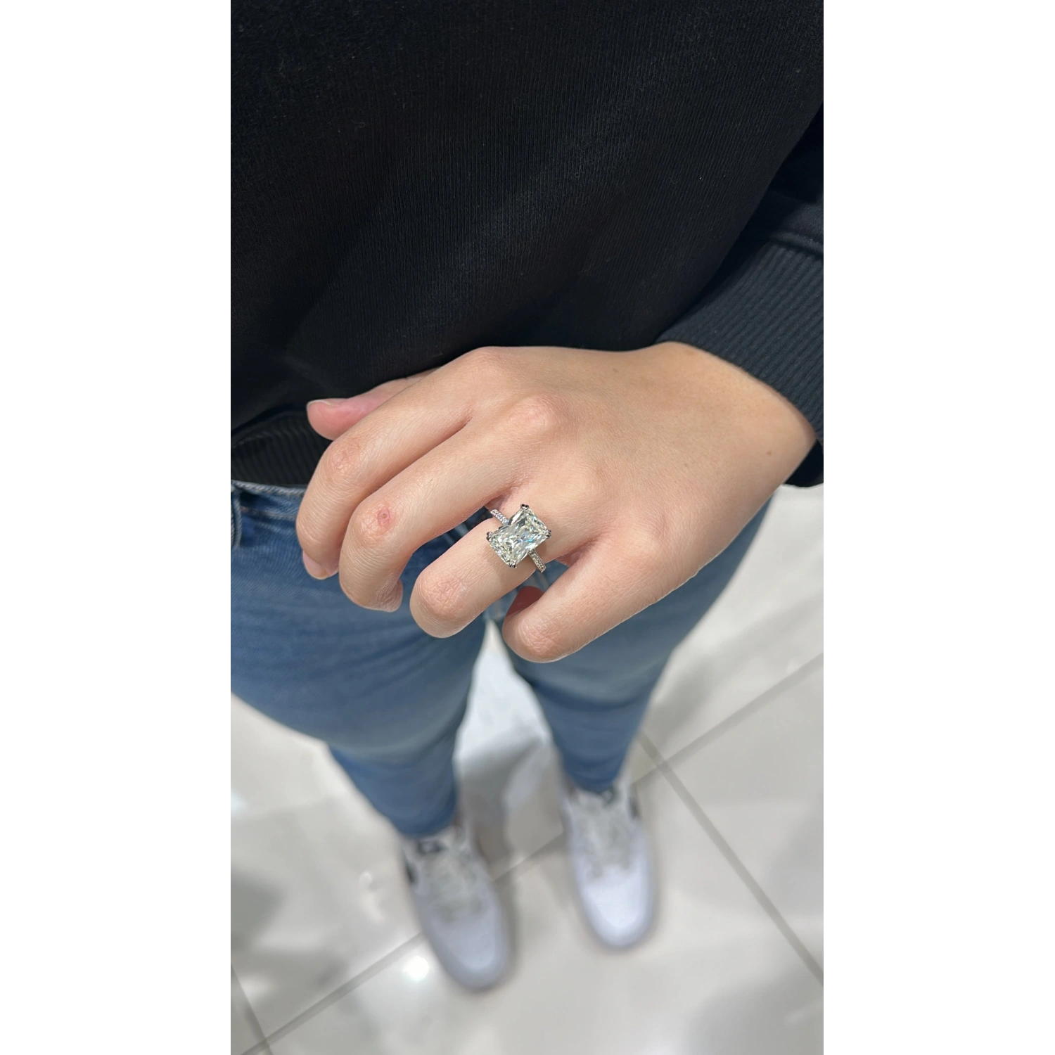 6ct Yanları taşlı Di Mozanit Yüzük