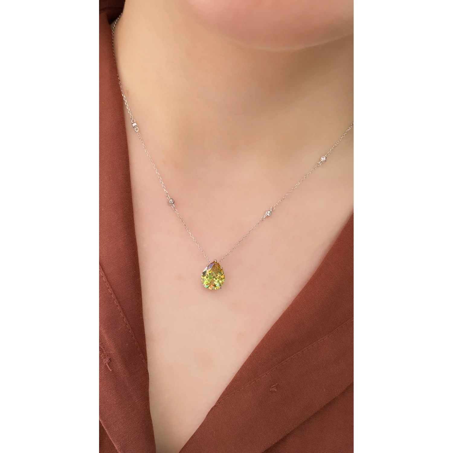 Alex Yağ Yeşili Damla Kolye