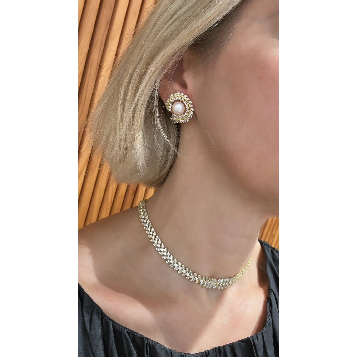 Bagetli Yaprak Tasma Kolye