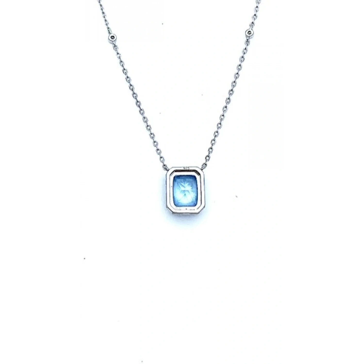 BD Ddörtgen Etrafı Taşlı Kolye