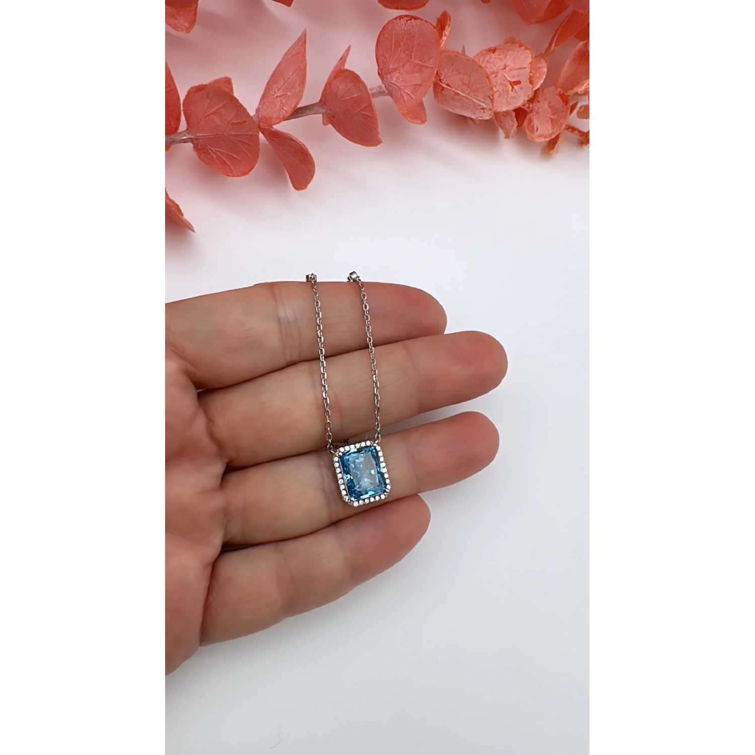 BD Ddörtgen Etrafı Taşlı Kolye