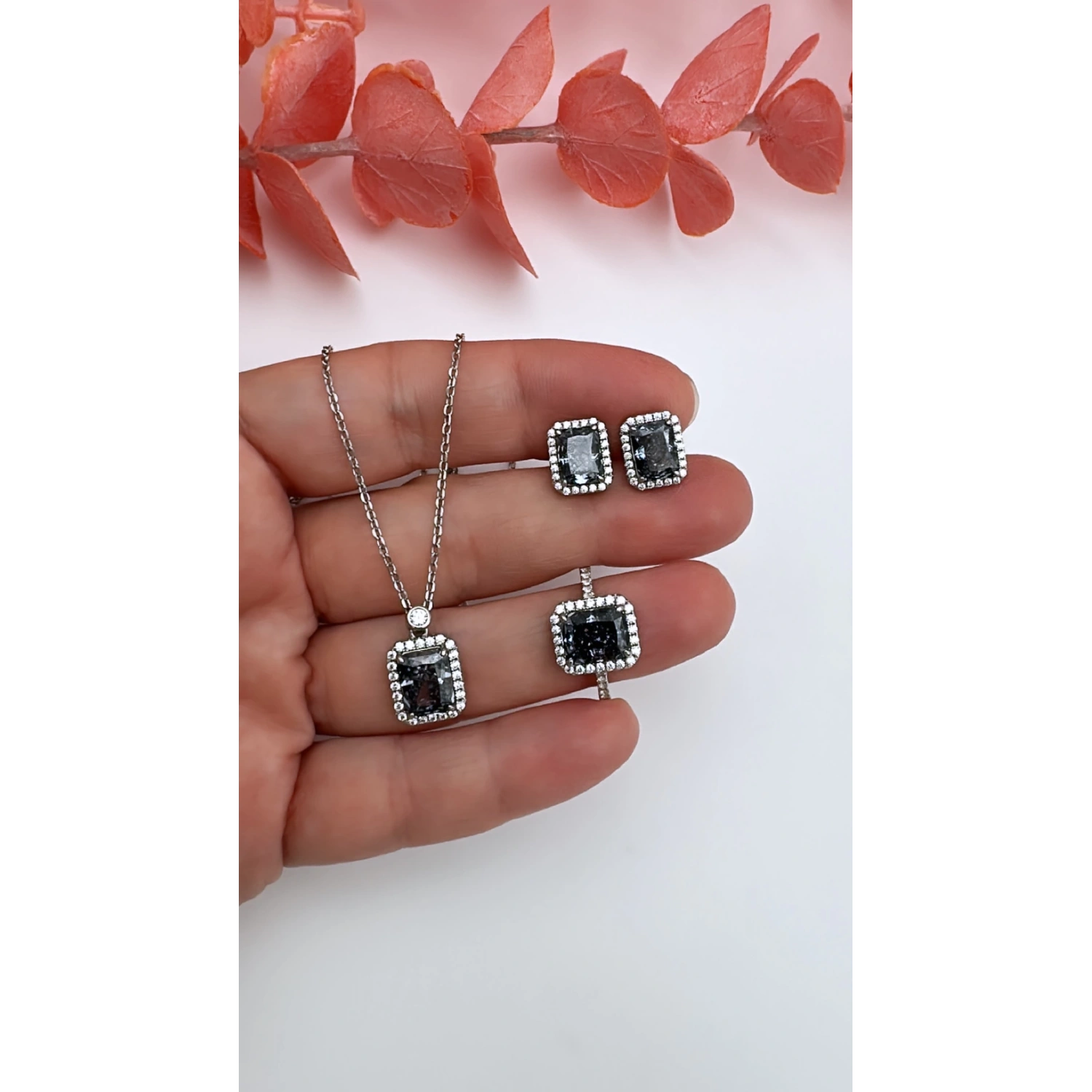 Black Diamond Ddörtgen Taşlı Kolye