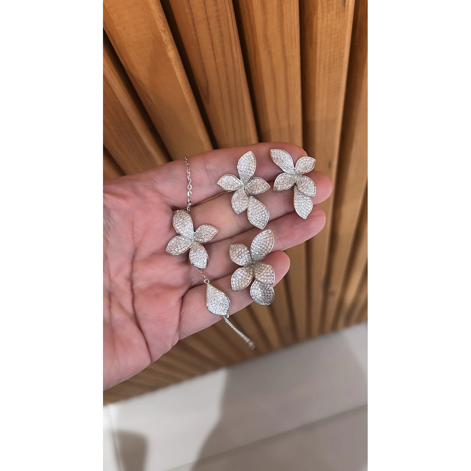 Bruno Taşlı Flower Leaf Bileklik