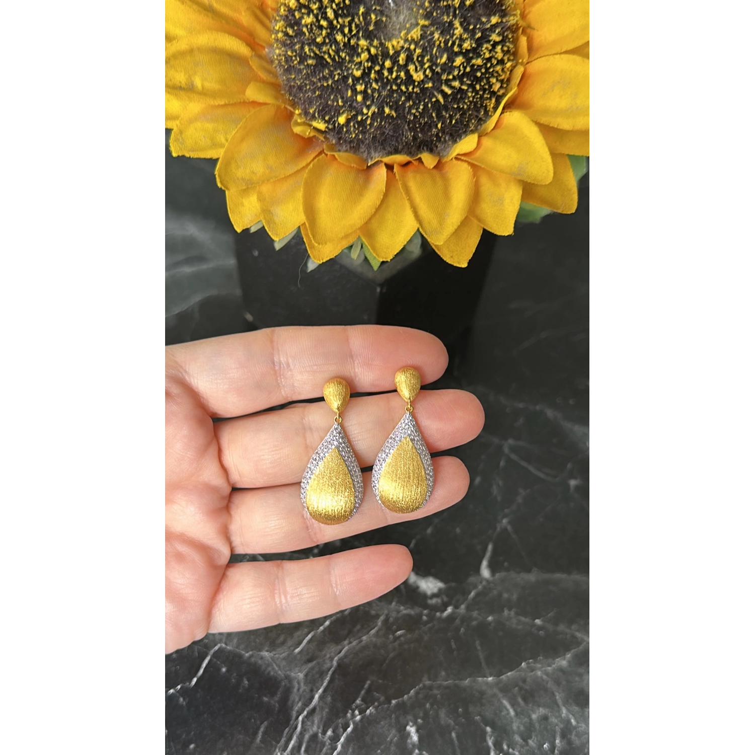 Buck 2 Renk Bombeli Damla Küpe