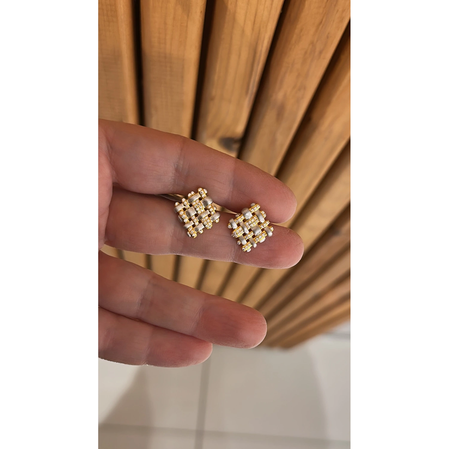 Buck 2 Renk Dokuma Küpe