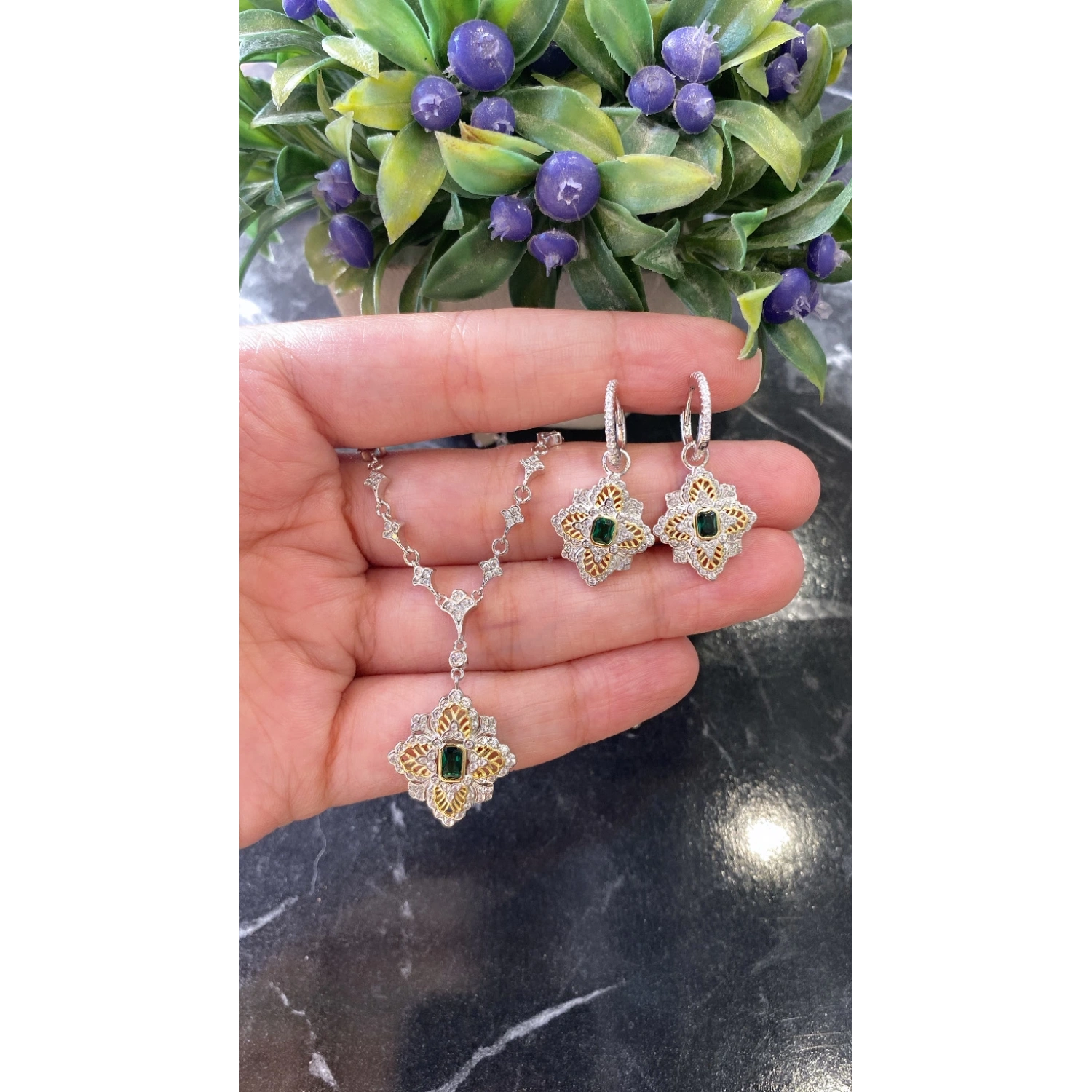 Buck Zümrüt Di Flower Küpe