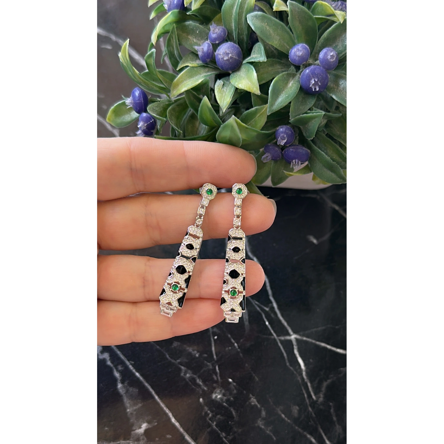 Carti Siyah Mineli Tasarım Küpe